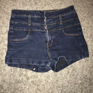 Refuge shorts Charlotte Russe